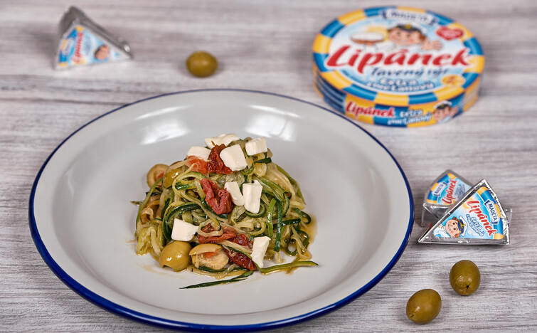 Cuketové špagety s taveným sýrem Lipánek